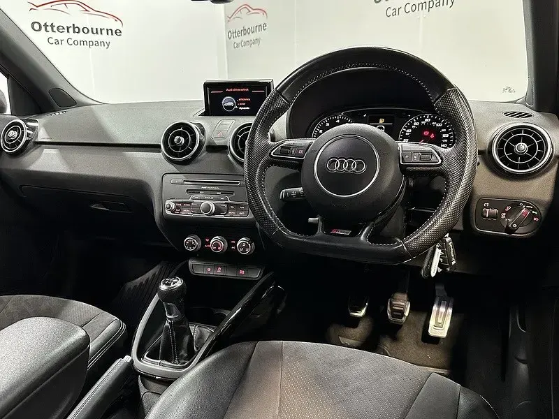 Używany Audi A1 Black Edition 2016 Szary Hatchback