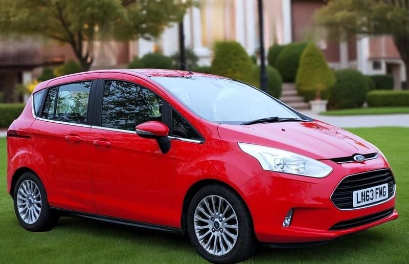 Red Used 2013 Ford Fiesta Titanium Hatchback | £4,395 (Good price) - Image 1/4