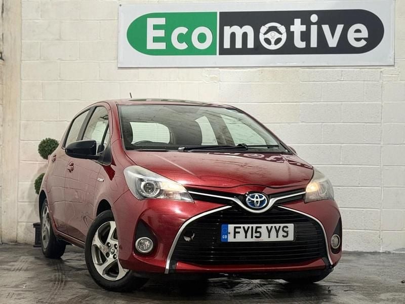 Used Toyota Yaris Hybrid 2015 Red Hatchback