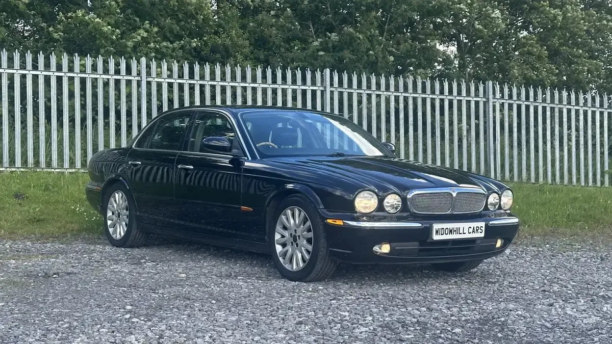 Used Jaguar XJ SE 2004 Black Sedan