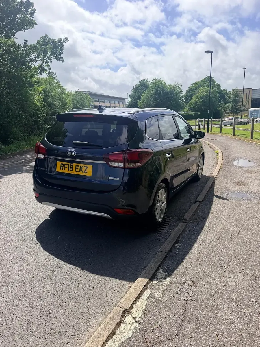 Used Kia Carens 135 HP (99 kW) 2018 Blue MPV