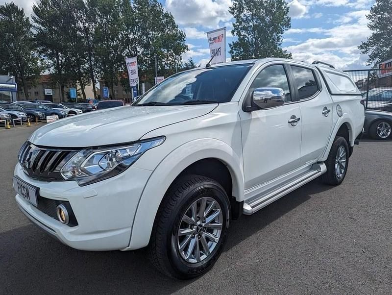 Used Mitsubishi L200 178 HP (130 kW) 2018 White Pickup
