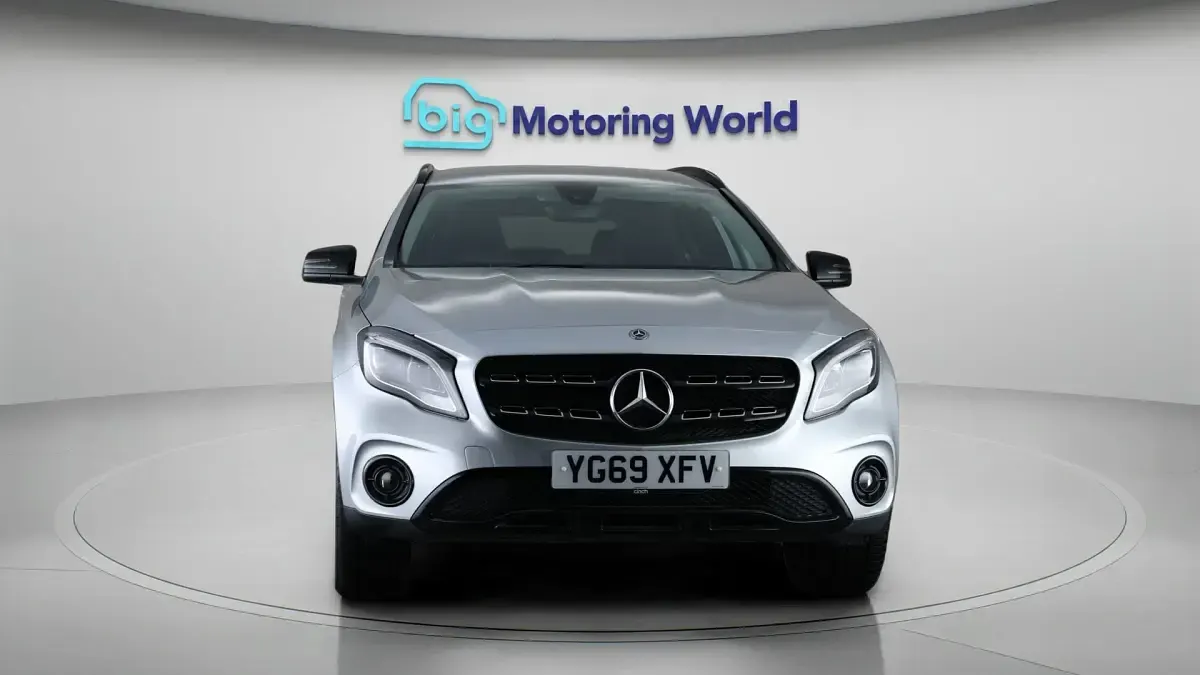 Used Mercedes GLA180 Urban 122 HP (89 kW) 2019 Silver SUV