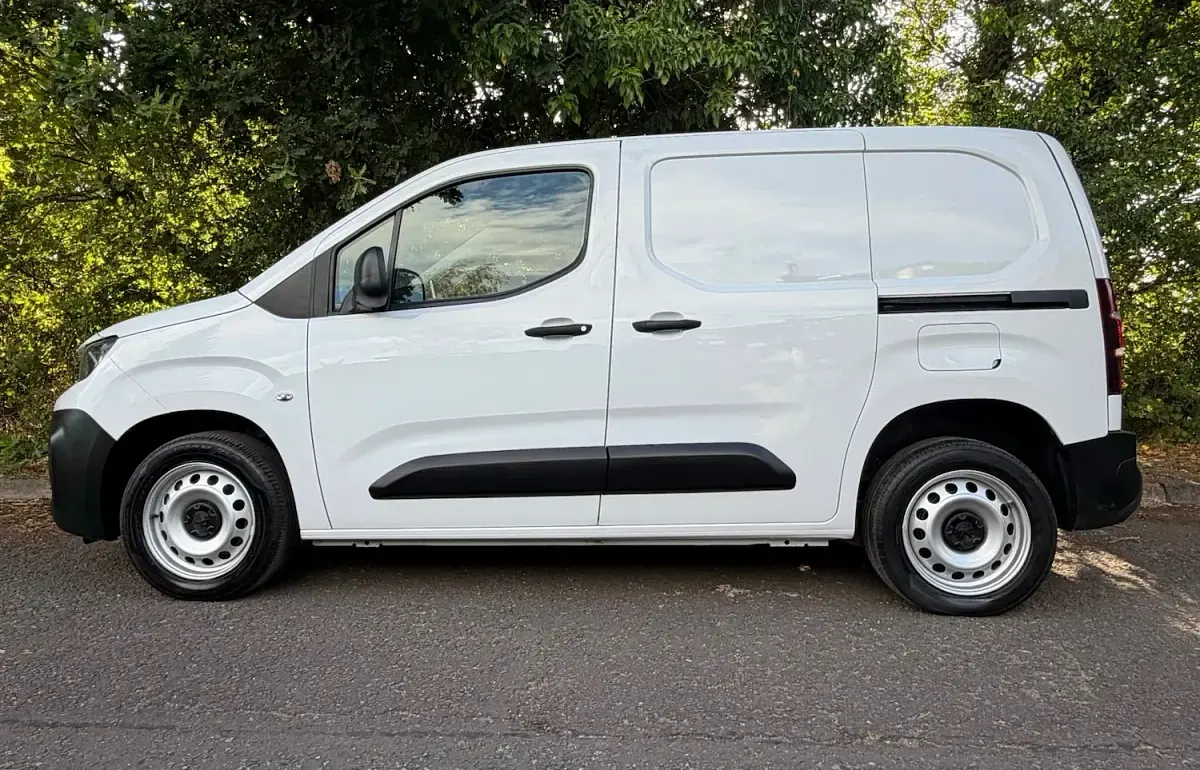 Used Peugeot Partner 131 HP (96 kW) 2023 White MPV