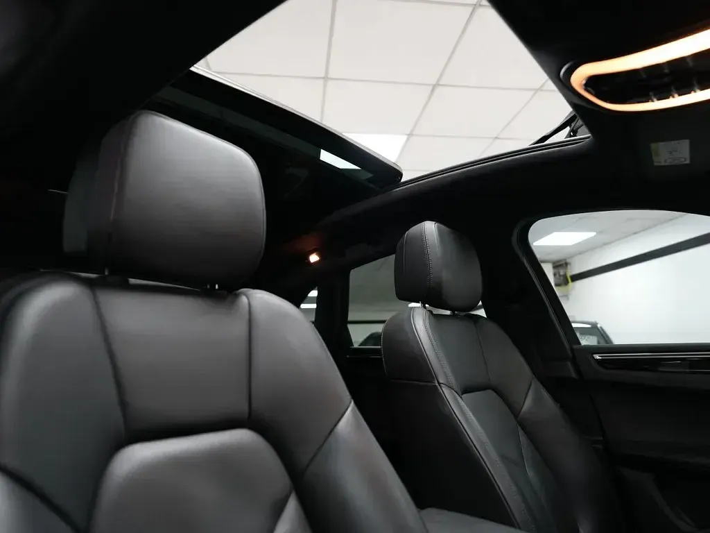 Used Porsche Macan 354 HP (260 kW) 2019 Black SUV