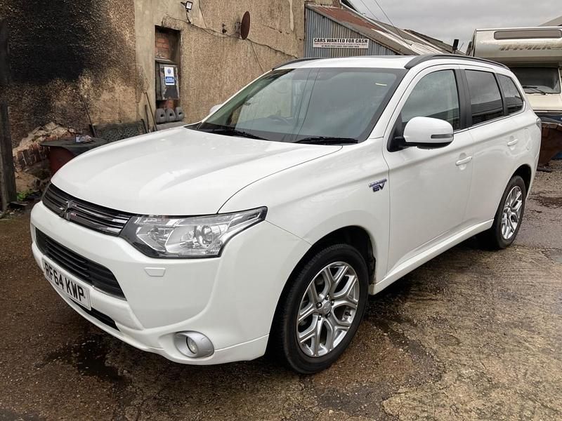 White Used 2014 Mitsubishi Outlander P-HEV Estate | £4,995 (Fair price) - Image 1/4