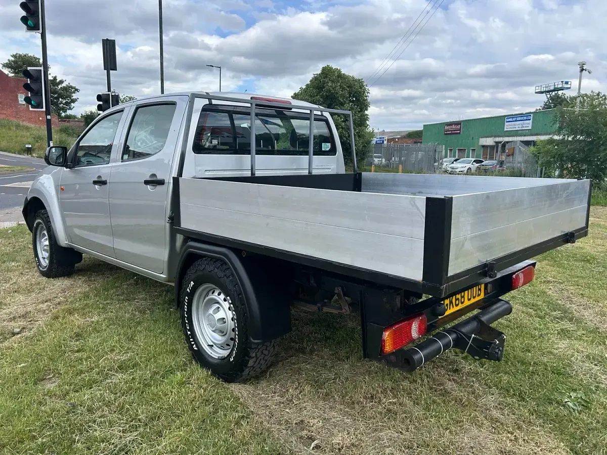 Used Isuzu D-Max 164 HP (120 kW) 2018 Silver