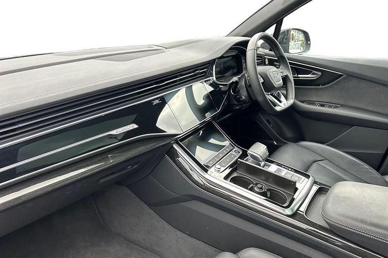 Used Audi Q7 Comfort 286 HP (210 kW) 2024 Ascari blue SUV