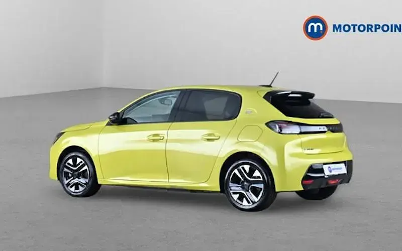 Used Peugeot e-208 Style 100 kW (137 HP) 2023 Yellow Hatchback