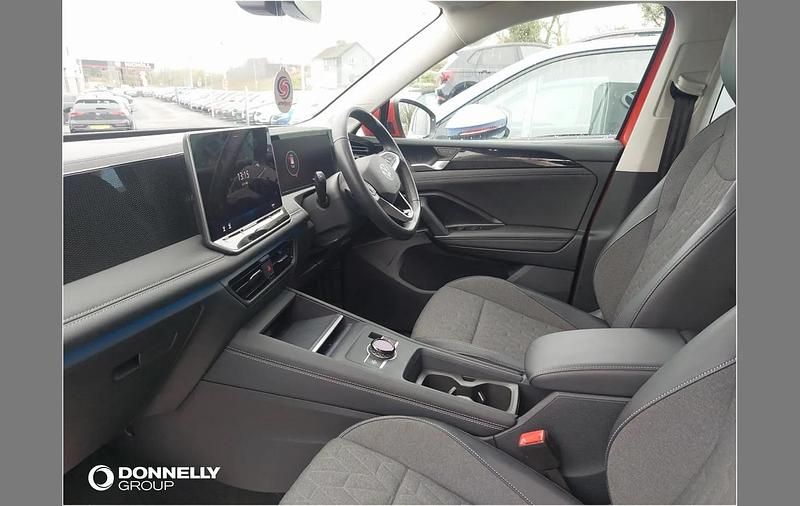 Używany VW Tiguan Edition 148 KM (108 kW) 2024 Czerwony SUV