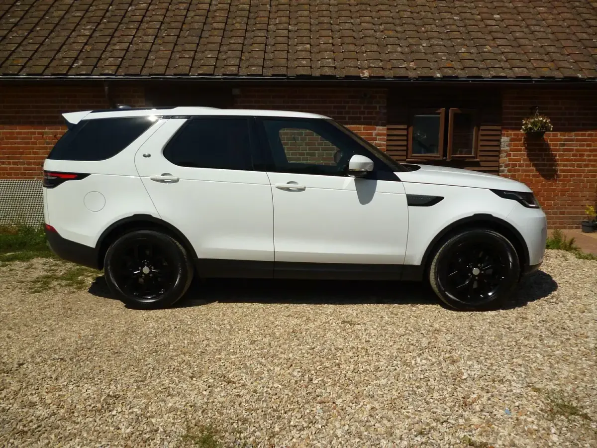 Used Land Rover Discovery SE 2019 White SUV