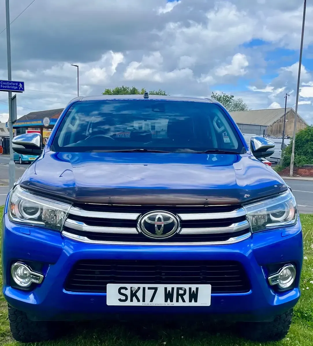 Käytetty Toyota HiLux 150 HP (110 kW) 2017 Sininen Nouto