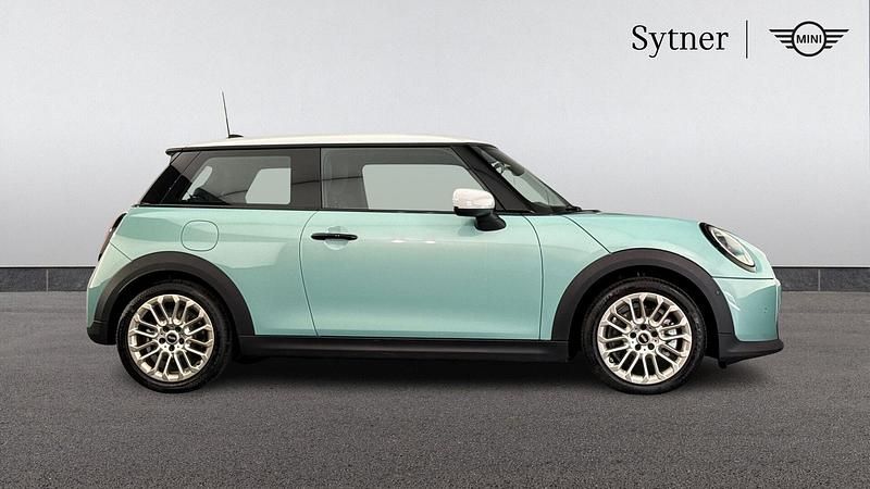 Used Mini Cooper Hatch 154 HP (113 kW) 2024 Green Hatchback