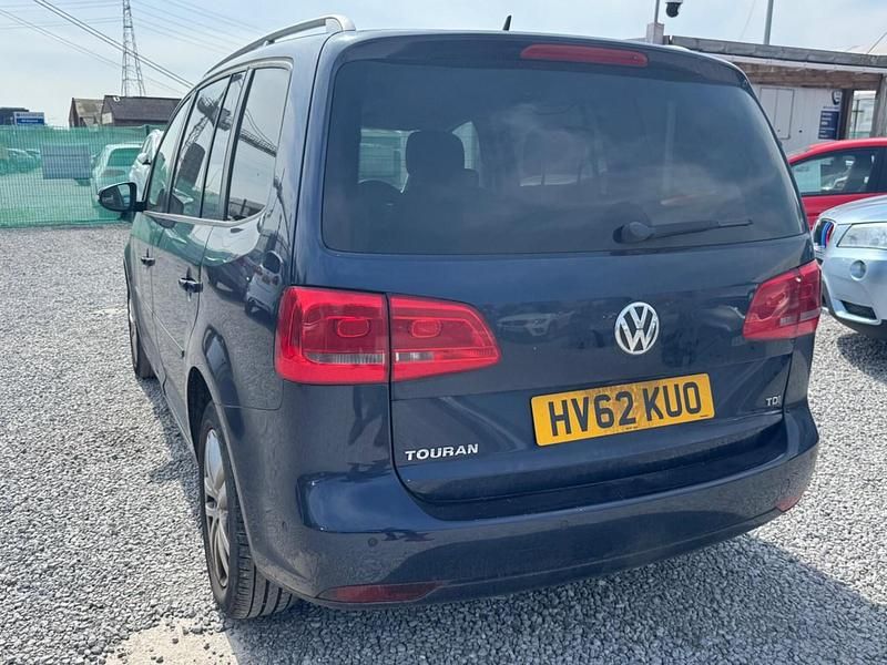 Usado VW Touran SE 105 HP (77 kW) 2012 Azul Monovolume