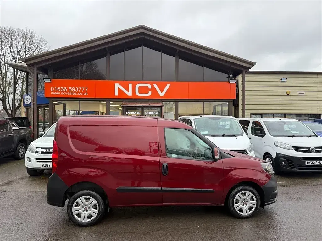 Used Fiat Doblò 2022 Red MPV