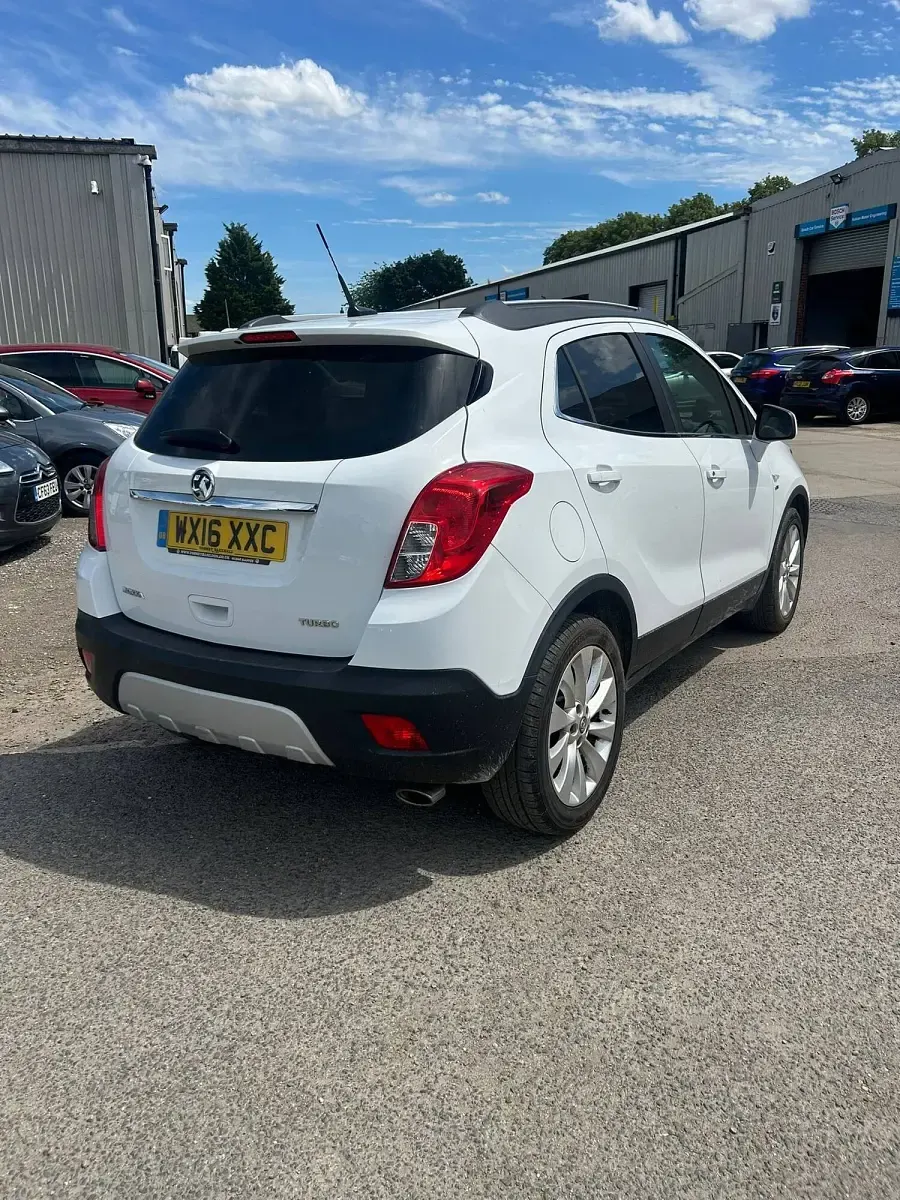Used Vauxhall Mokka 152 HP (111 kW) 2016 White SUV