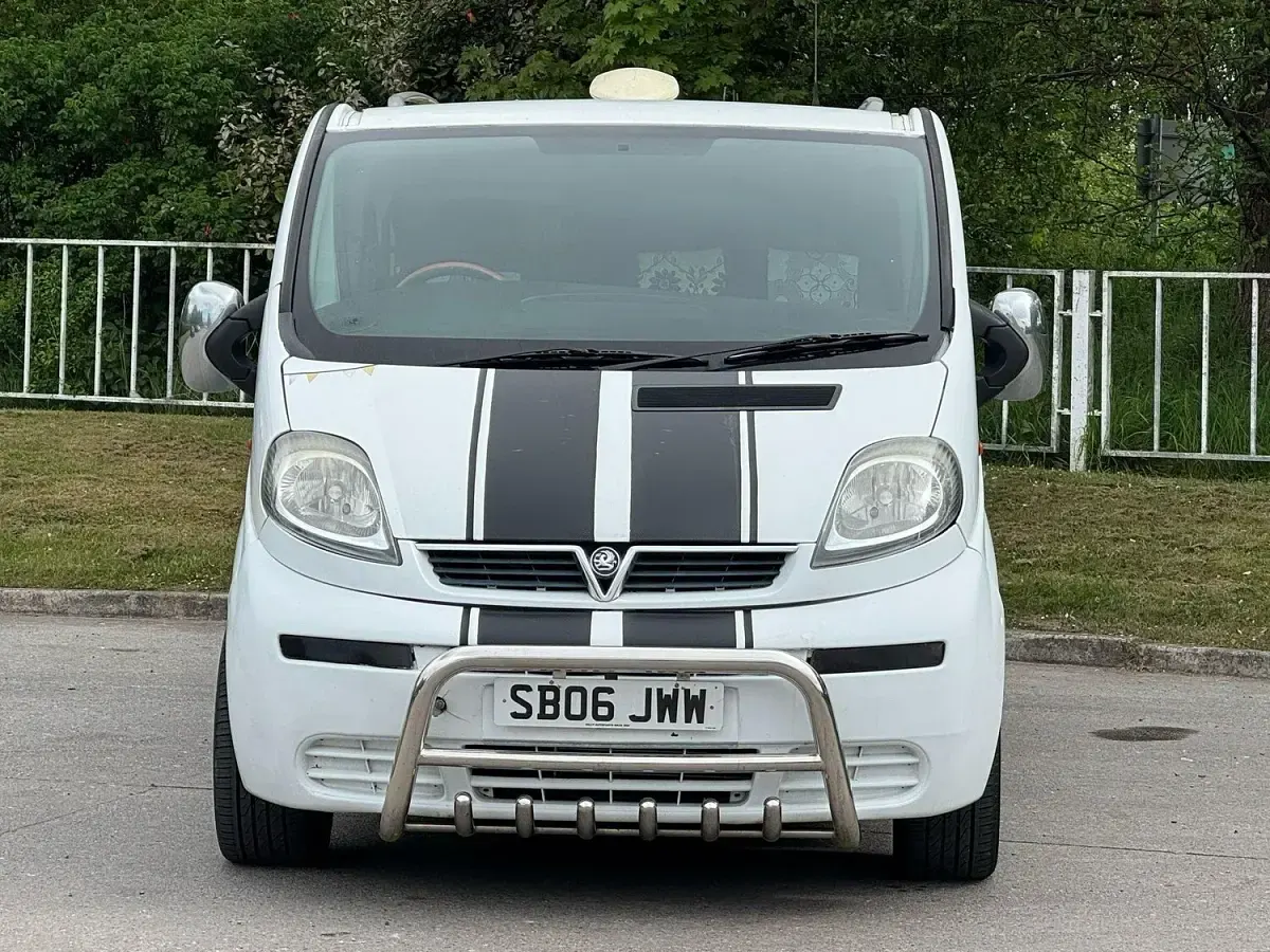 Used Vauxhall Vivaro 100 HP (73 kW) 2006 White MPV