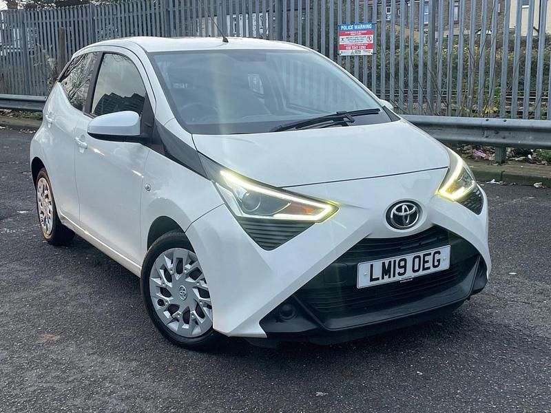 White Used 2019 Toyota Aygo X-play Hatchback | £7,775 (Fair price) - Image 1/4