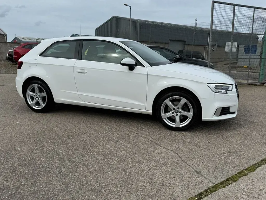 Used Audi A3 Sport 116 HP (85 kW) 2016 White Hatchback