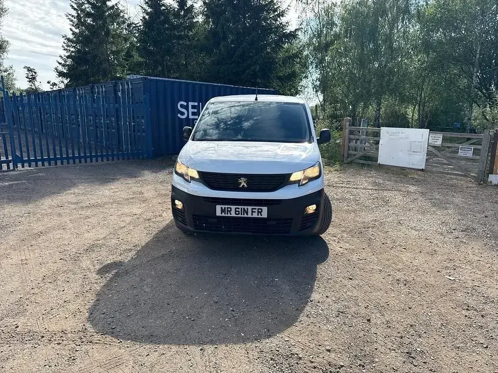 Used Peugeot Partner 2020 White MPV