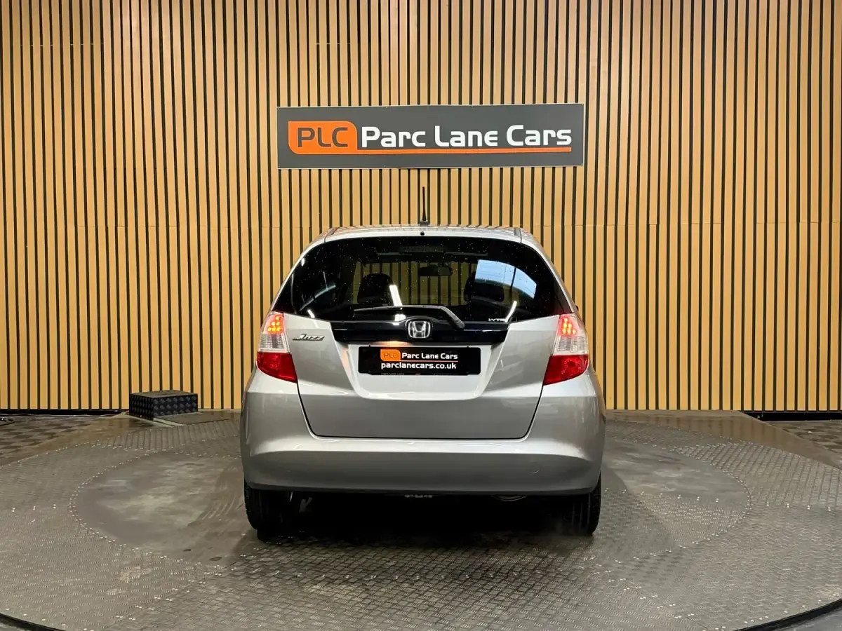 Second-hand Honda Jazz EX 100 CP (73 kW) 2010 Argintiu Hatchback