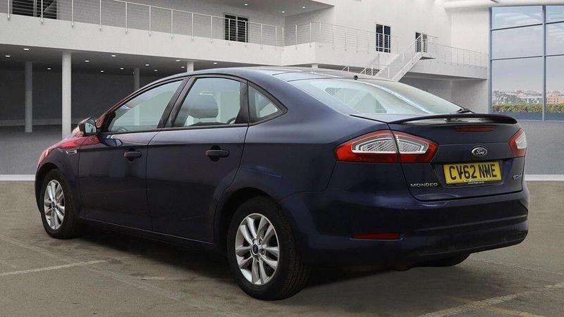 Used Ford Mondeo Zetec 115 HP (84 kW) 2012 Blue Hatchback