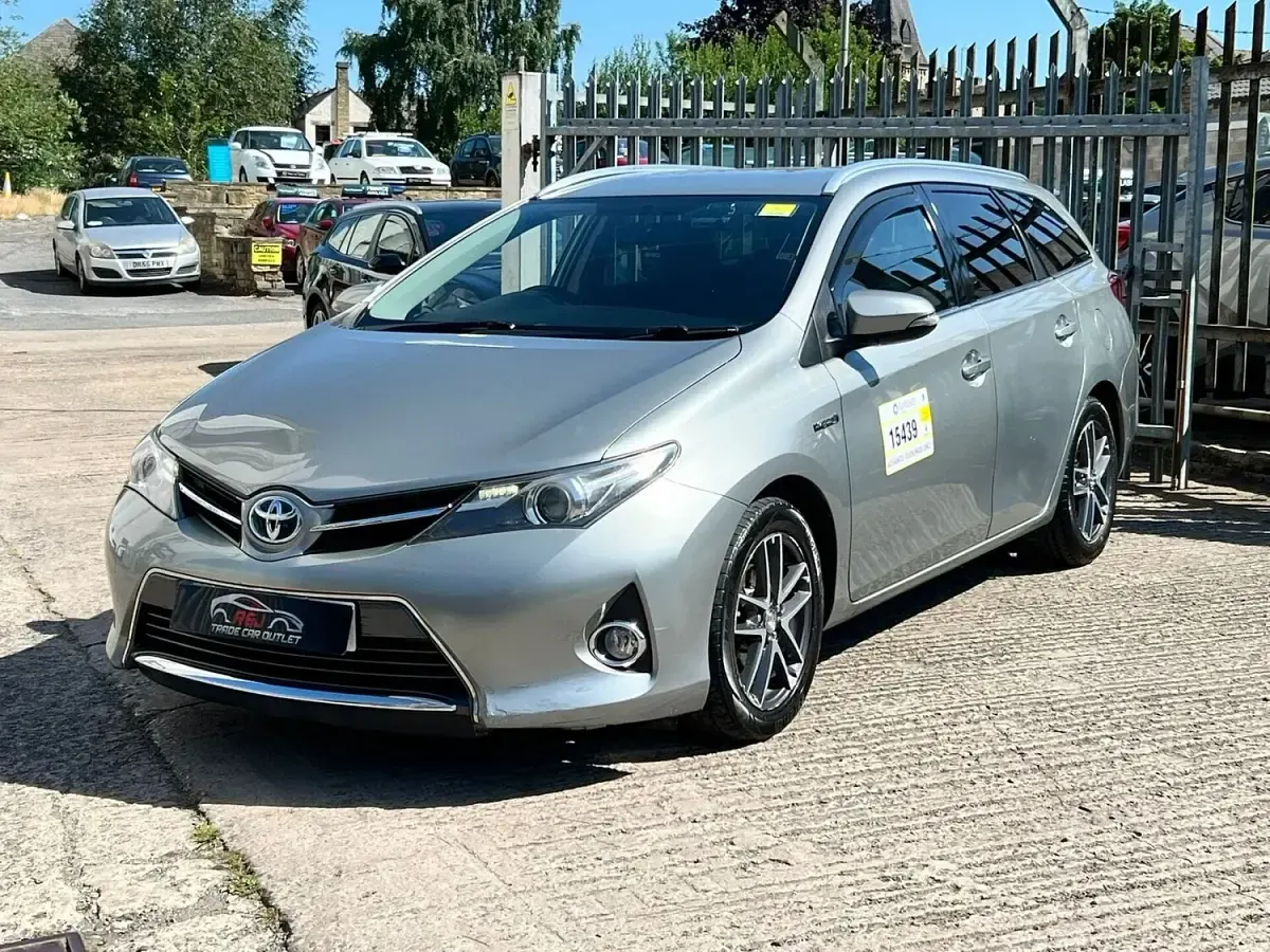 Used Toyota Auris Hybrid 2015 Grey Estate