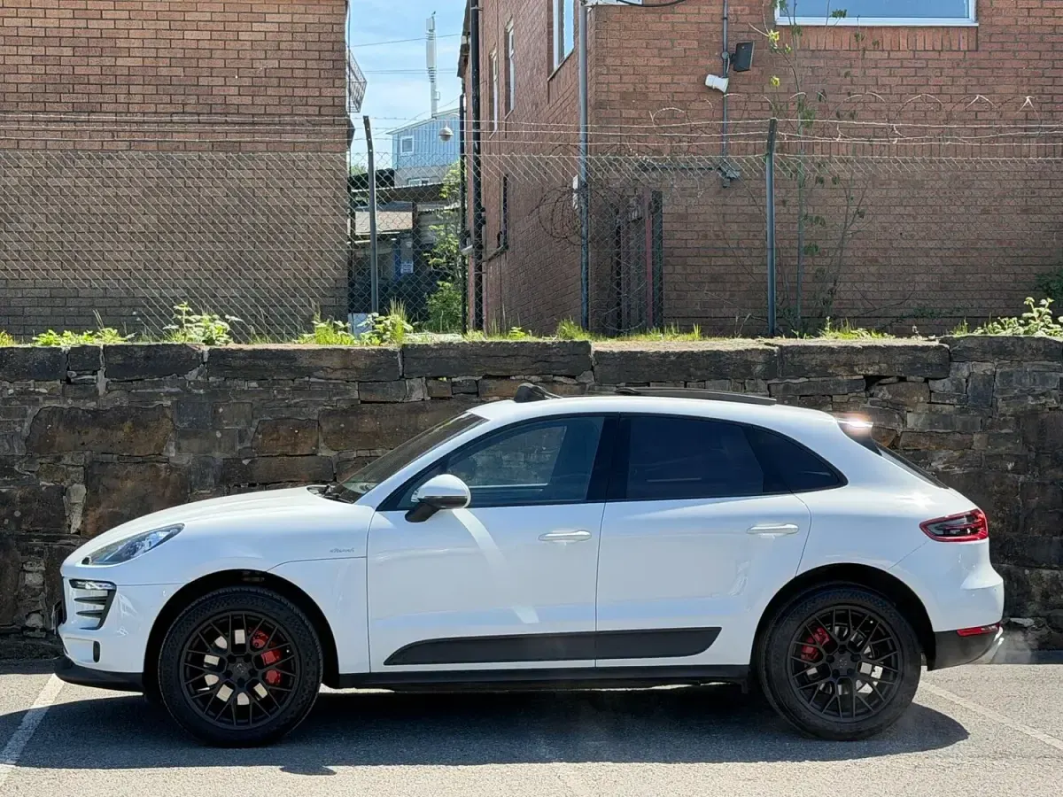 Used Porsche Macan 258 HP (189 kW) 2015 White SUV