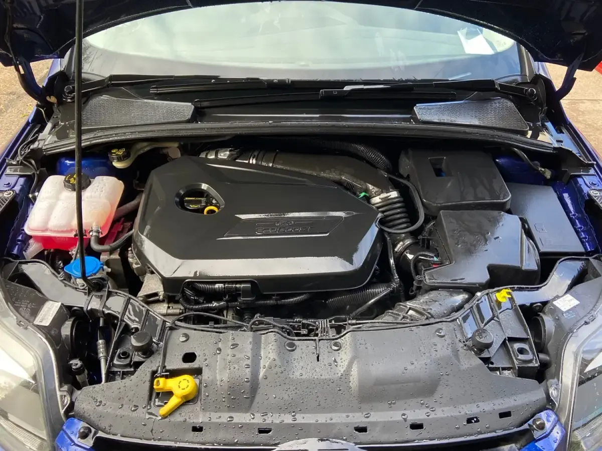 Używany Ford Focus Titanium 2014 Niebieski Kombi