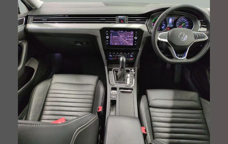 Silver Used 2022 VW Passat GTE Estate | £21,383 (Fair price) - Image 1/3