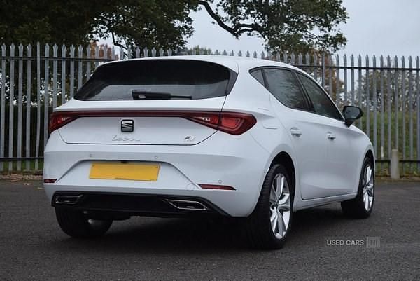 New Seat Leon FR 200 HP (147 kW) 2025 White Hatchback