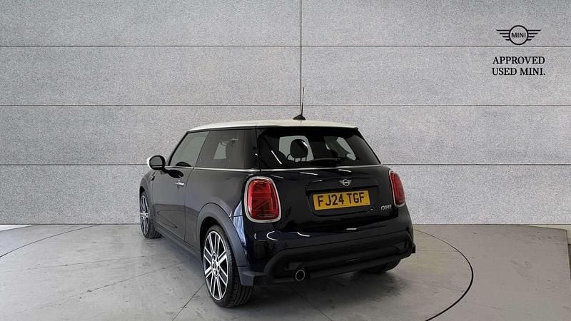 Używany Mini Cooper Exclusive 134 KM (98 kW) 2024 Czarny Hatchback
