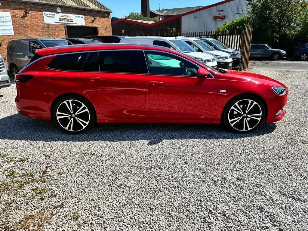 Used Vauxhall Insignia SRi 170 HP (125 kW) 2019 Red Hatchback