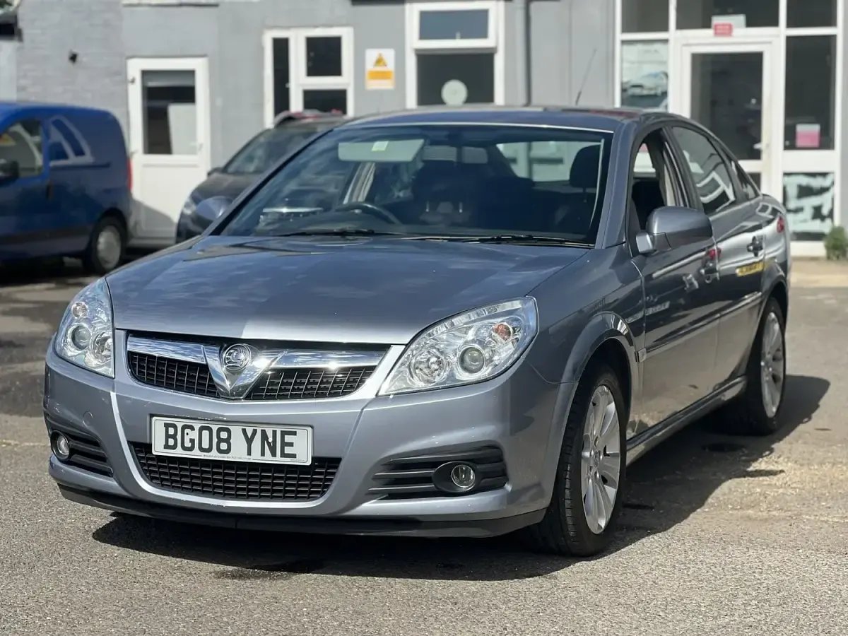 Used Vauxhall Vectra 150 HP (110 kW) 2008 Silver Hatchback