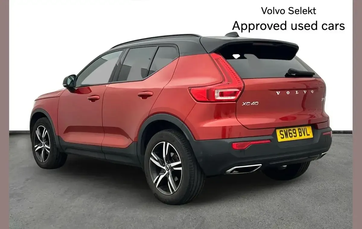 Used Volvo XC40 R-Design 161 HP (118 kW) 2019 Red SUV