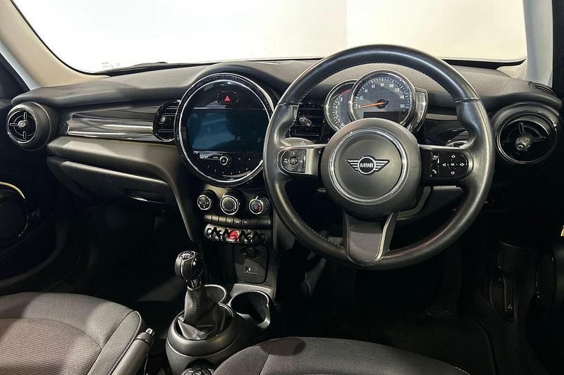Begagnad Mini Cooper Classic 134 HK (98 kW) 2022 Grå Halvkombi