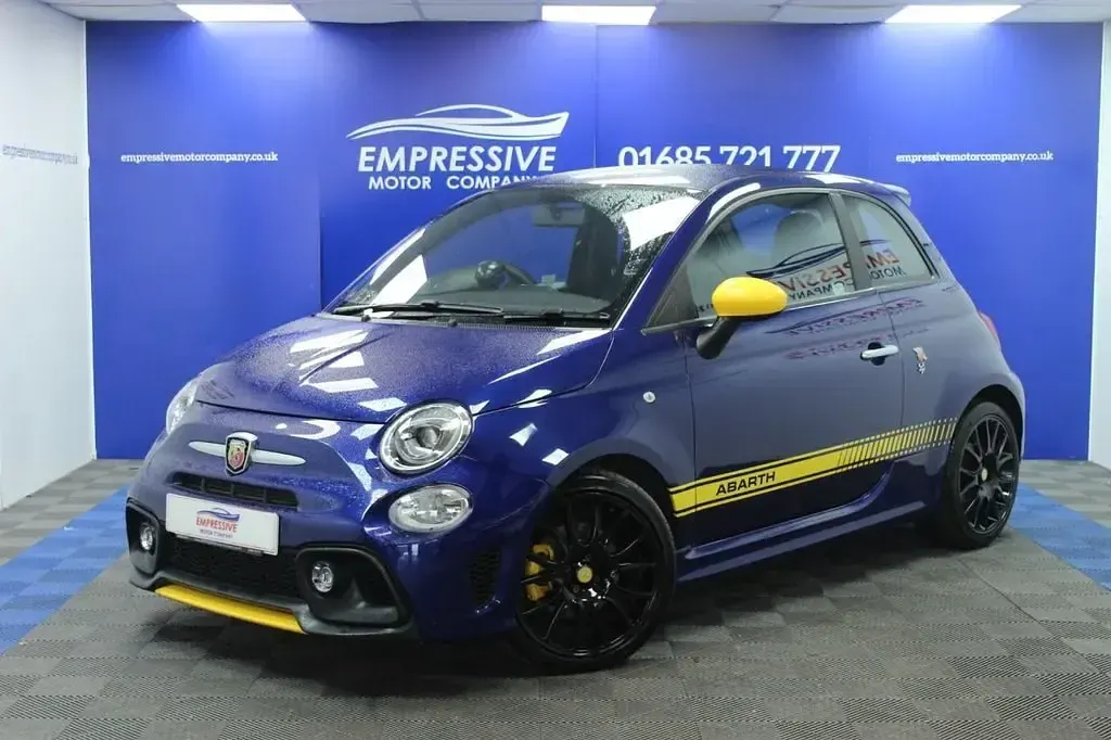 Begagnad Abarth 595 70th Anniversary 165 HK (121 kW) 2021 Blå Halvkombi