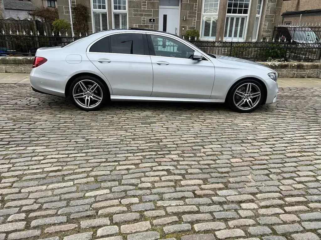 Used Mercedes E220 AMG Line Premium 194 HP (142 kW) 2018 Silver Sedan