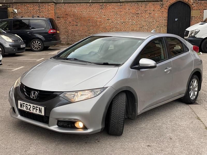 Używany Honda Civic ES 150 KM (110 kW) 2012 Srebrny Hatchback