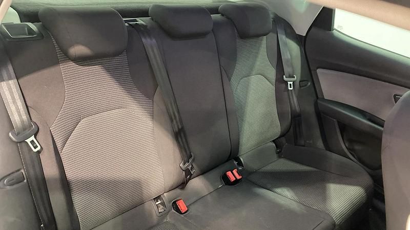 Used Seat Leon SE Dynamic 115 HP (84 kW) 2020 Silver Hatchback