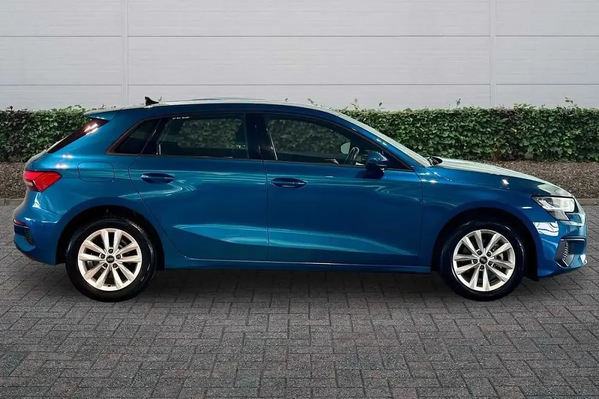 Used Audi A3 Comfort 110 HP (80 kW) 2022 Blue Sedan