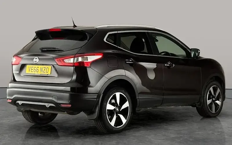 Used Nissan Qashqai N-Connecta 110 HP (80 kW) 2016 Black SUV