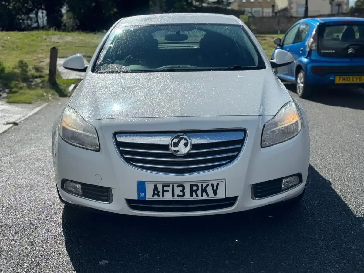 Used Vauxhall Insignia 2013 White Hatchback
