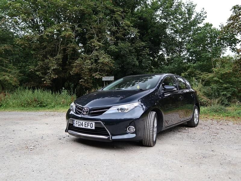 Grey Used 2014 Toyota Auris Hatchback | £4,799 (Fair price) - Image 1/4