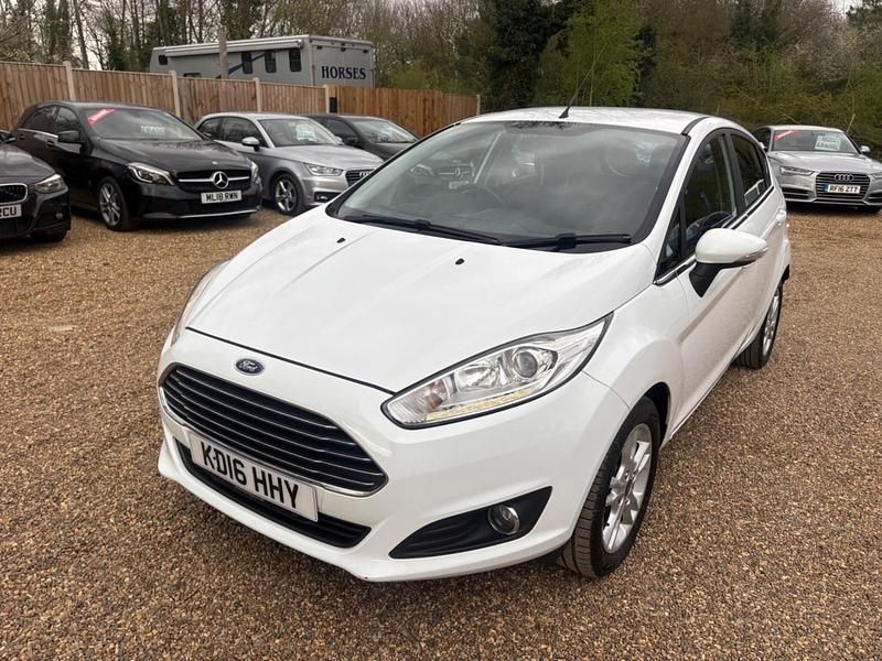Used Ford Fiesta Zetec 2016 White Hatchback