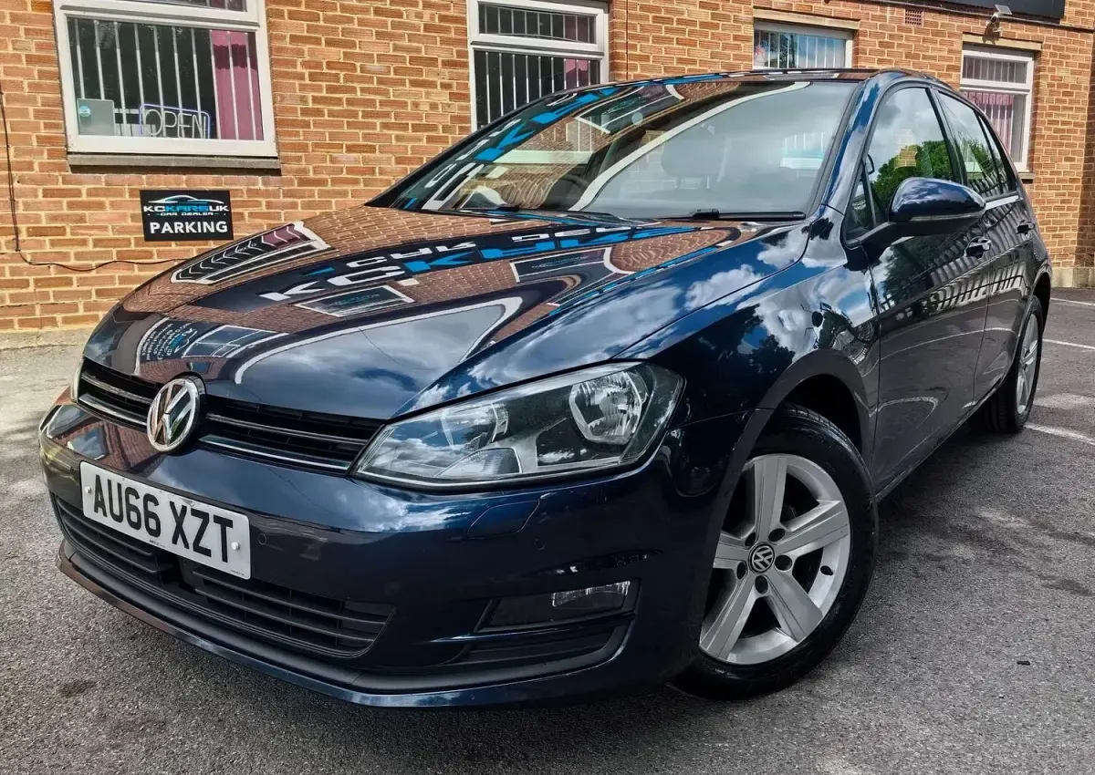 Used VW Golf VII Edition 110 HP (80 kW) 2016 Blue Hatchback