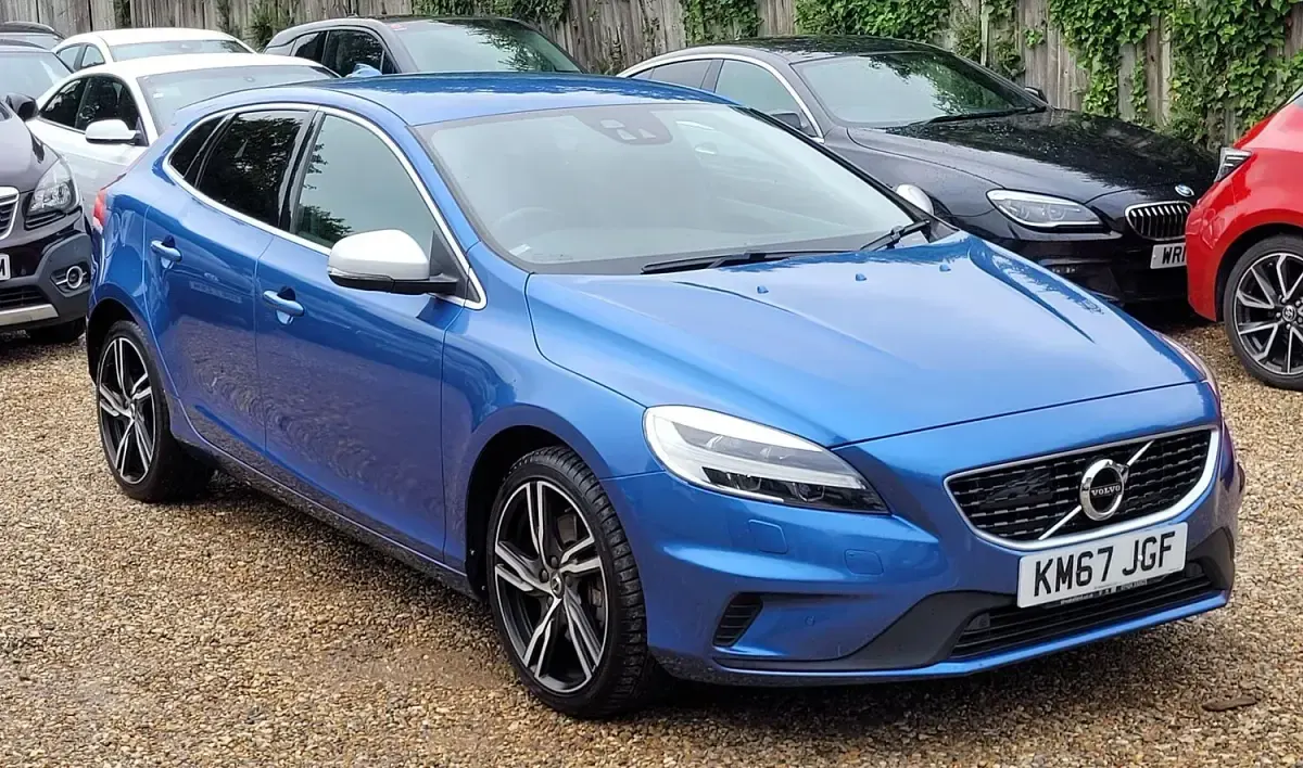 Used Volvo V40 R-Design Pro 2017 Blue Hatchback