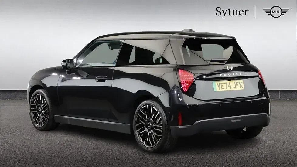 Used Mini Cooper SE Hatch 158 kW (215 HP) 2024 Black Hatchback