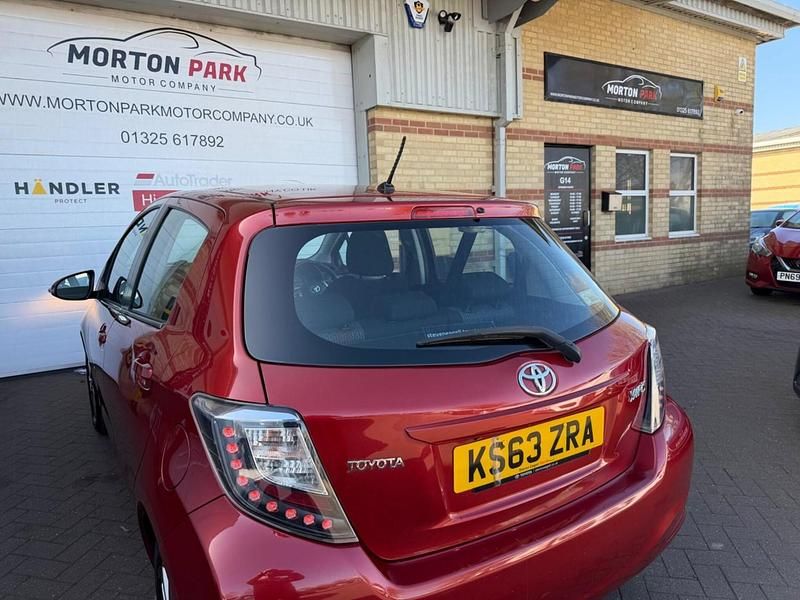 Used Toyota Yaris Plus 99 HP (72 kW) 2014 Red Hatchback