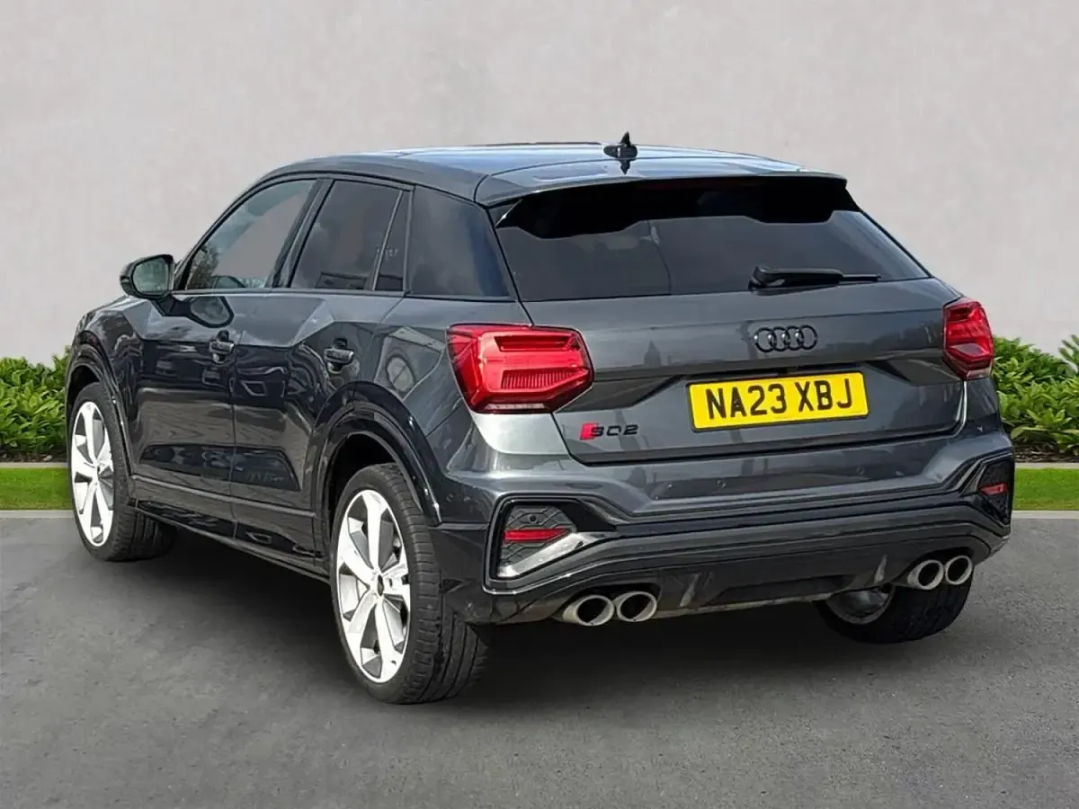 Begagnad Audi Q2 Design 300 HK (220 kW) 2023 Grå SUV